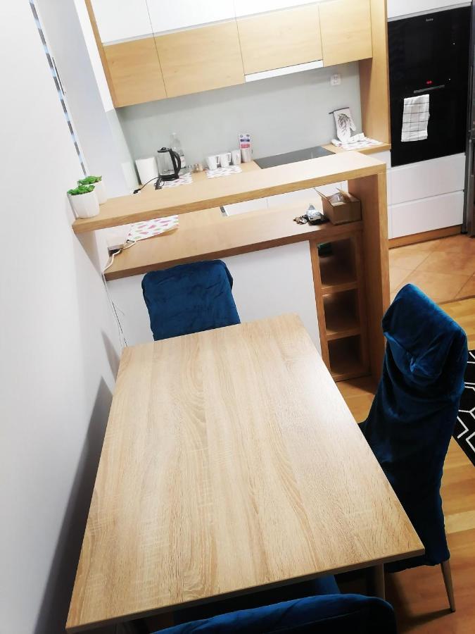 Appartement Apartament Luxbibi à Rzeszów Extérieur photo